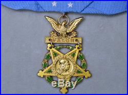 Cased US WW2 Congressional Order Badge, Army medal of honor Top Scarce