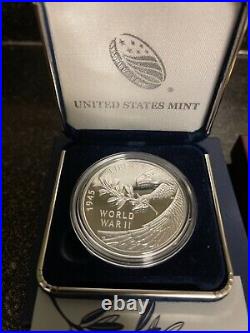 End of World War II 75th Anniversary American Eagle 24K Gold coin withSilver medal