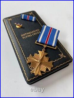 GENUINE WWII VINTAGE American U. S. Dist Flying Cross Medal cased award set