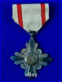Japanese Japan WW2 Order of the Auspicious Clouds 8th Class Medal Badge