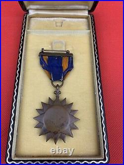 Original WW2 US Air Medal With Case