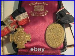 Pour le Merite in old case and pilot badge of Juncker WW I rare prussia medals