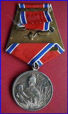 Rare! Order Medal for Courage in a Fire Mint condition