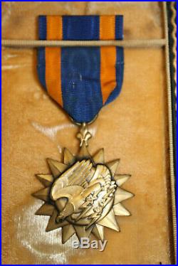Rare WW2 U. S. Army Air Corps Air Medal withRibbon, Named 2nd Lt. Davis J. Kays AC