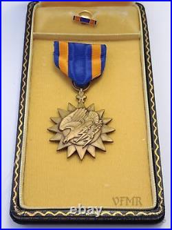 USA WWII Air Medal with case