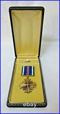 US Air Corps WWII Distinguished Flying Cross Medal Original Box DFC
