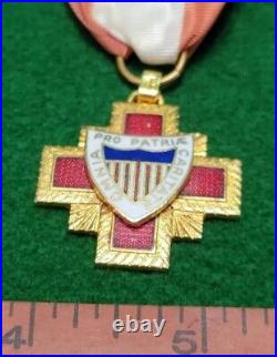 U. S. Military Order Of Surgeons Red Cross Medal Omnia Pro Patria Caritate