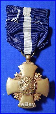 United States World War 2 Navy Cross Medal T8388