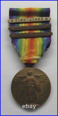 VINTAGE WW I Victory Medal with also 3 Battle Bars AGED