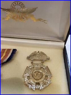 VNTG WWII 1940 Maneuvers Medal & Veterans of Foreign Wars of U. S. Gold Fild