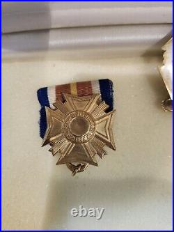 VNTG WWII 1940 Maneuvers Medal & Veterans of Foreign Wars of U. S. Gold Fild