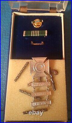 Vintage Military medals ww2 Nam jewel case withbox sharp shoot