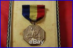 WORLD WAR II CASED NAVY MARINE CORP MEDAL With WRAPPED BROOCH #M07476