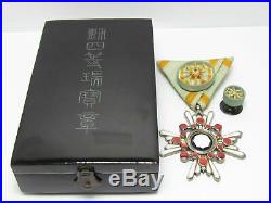 WW2 JAPANESE MEDAL ORDER OF THE SACRED TREASURE BADGE SILVER WWII JAPAN sword