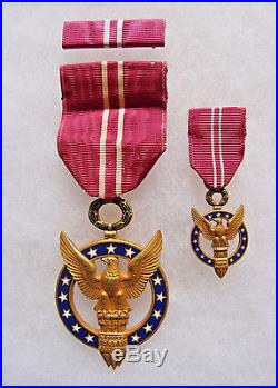 WW2 Presidential Medal For Merit Slot Brooch Mini And Ribbon