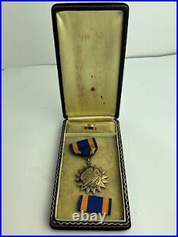 WW2 U. S. Air Medal Award with Box Air Force & Ribbon