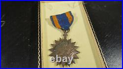WWII ERA US Army Air Corps Force BOXED Air Medal Full Wrapped Brooch