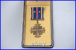 WWII U. S. ARMY AIR CORPS DISTINGUISHED FLYING CROSS with2 OLC IN CASE