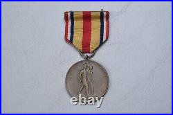 WWII U. S. MARINE CORPS RESERVE MEDAL withFULL WRAP BROACH
