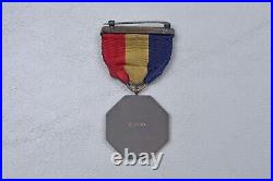 WWII U. S. NAVY MARINE CORPS MEDAL withWRAP BROACH