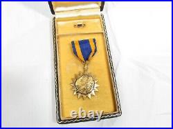 WW 2 Military FS Full Wrap Brooch Air Medal Lapel Pin One Line Coffin Case 2G4