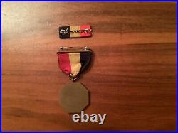 WW 2 US Navy & Marine Corps Medal