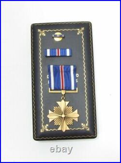 WW II Distinguished Flying Cross Medal Set DFC Coffin Case Slot Sewn Brooch 1C3
